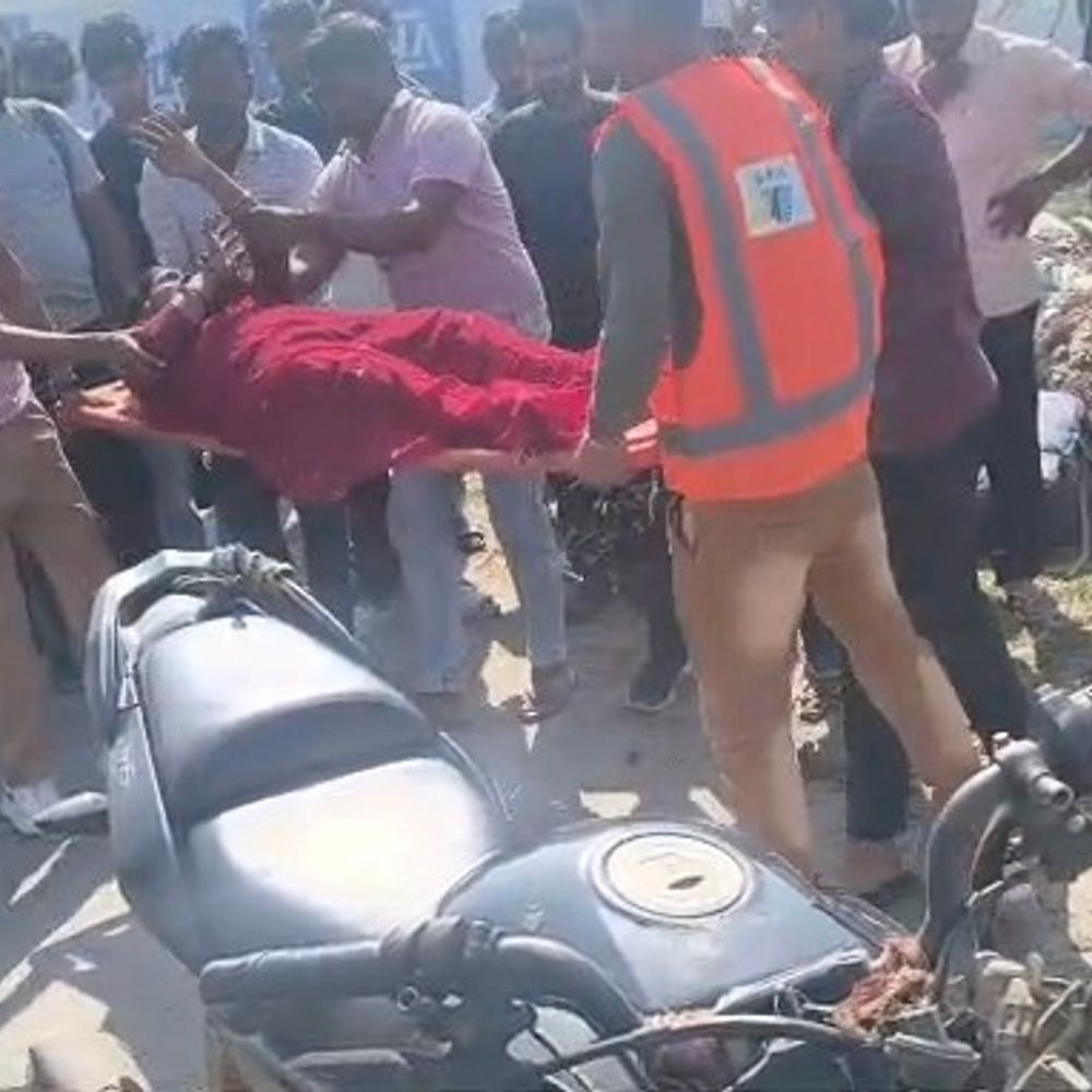 मुजफ्फरनगर-टोल के पास हादसा, सांसद हरेंद्र मलिक ने की मदद:घायलों को अस्पताल पहुंचाया, एक घंटे तक मौके पर रहे मौजूद