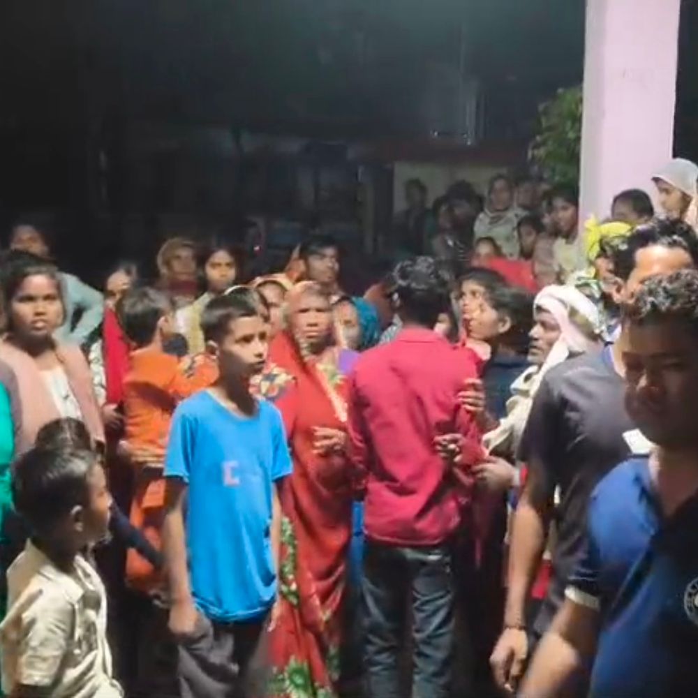 बाइक पेड़ से टकराई, एक की मौत:बाराबंकी में हादसे में एक गंभीर घायल, खेत से घर लौट रहे थे