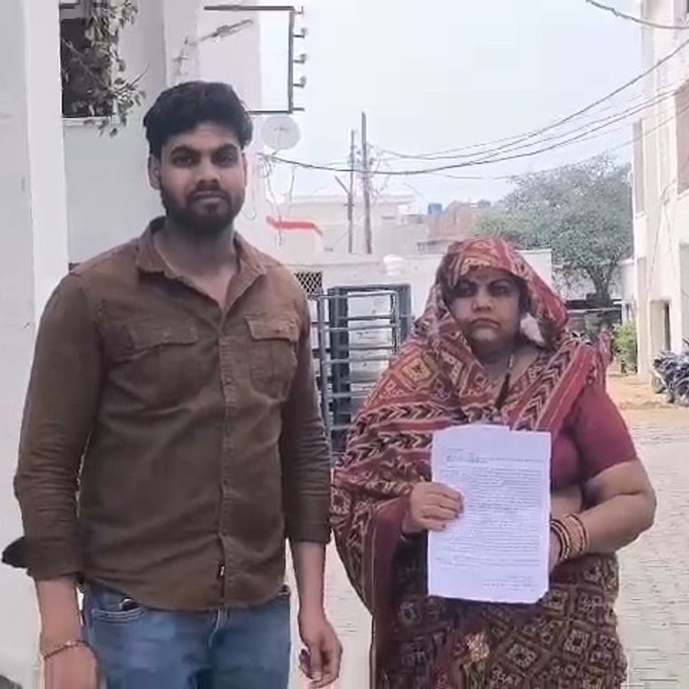 मैनपुरी में मंदिर विवाद में नया मोड़:पुजारी विवाद में नया खुलासा, महिला बोली—बाबा ने की मारपीट, छीनी चैन