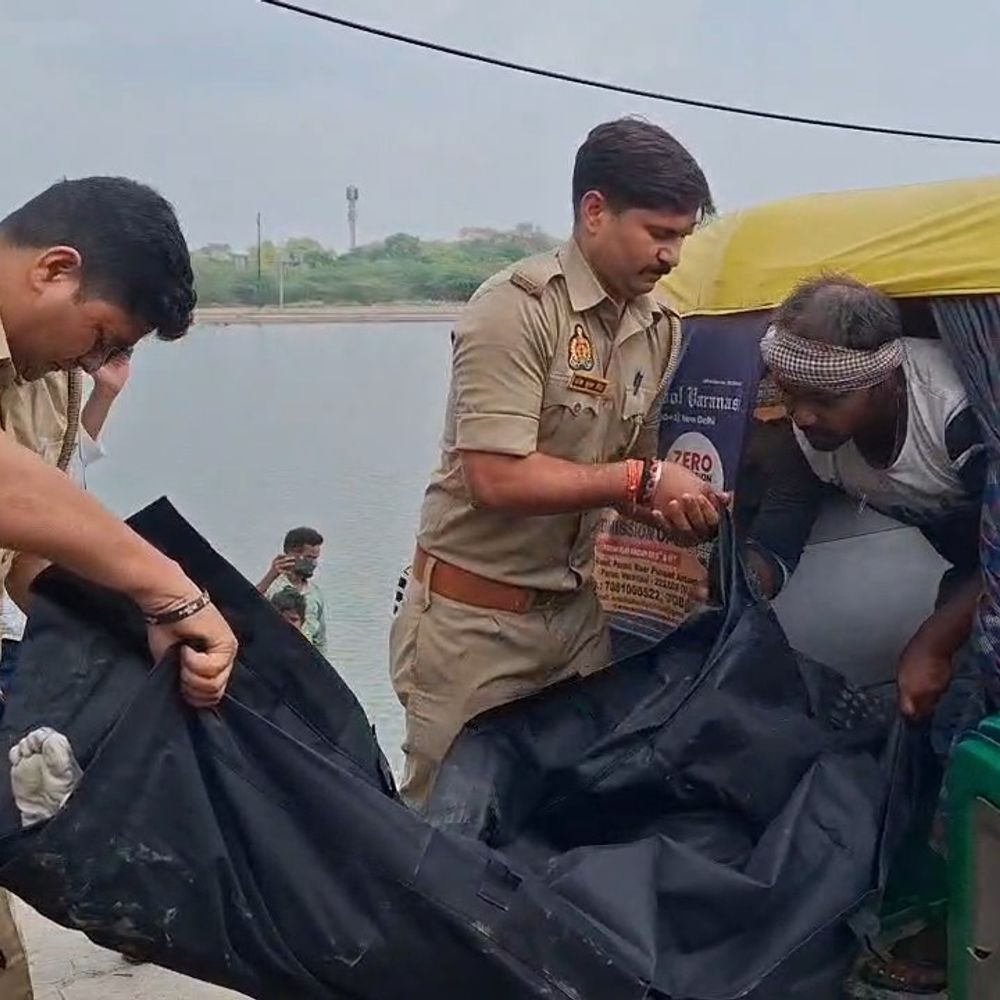 चंदौली में तालाब से युवक का शव मिला:ईद से दो दिन पहले हुआ था लापता, परिजनों ने साजिश का आरोप लगाया