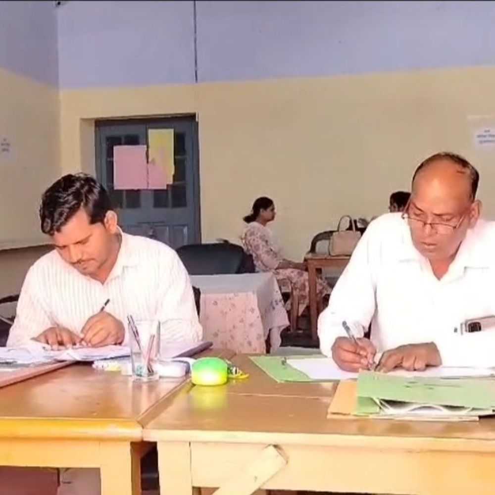 संभल में चौथे दिन 24,613 कॉपियों का मूल्यांकन:647 शिक्षकों ने इंटरमीडिएट और हाईस्कूल की उत्तर पुस्तिकाएं जांचीं