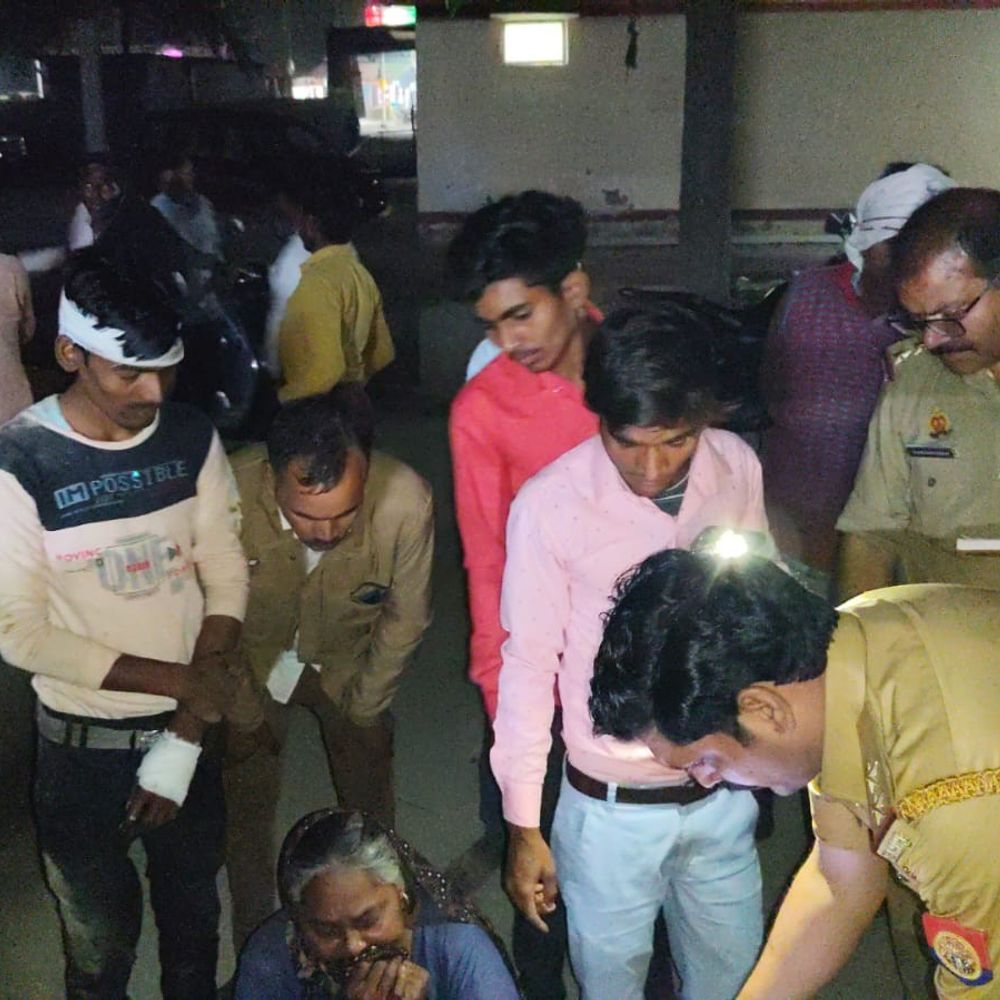 सीतापुर में सड़क हादसे में मासूम बच्ची की मौत:तेज रफ्तार वाहन ने ऑटो में मारी टक्कर, मांगलिक कार्यक्रम से लौट रहे 8 लोग घायल