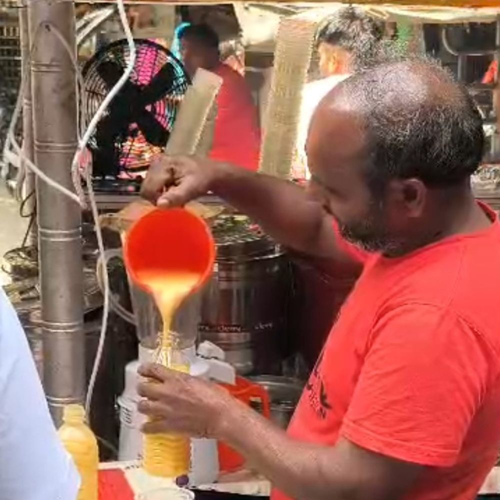 मैंगो शेक पीने से चार की हालत बिगड़ी:खाद्य सुरक्षा विभाग ने दुकान पर छापा मारा, नमूने जांच के लिए भेजे