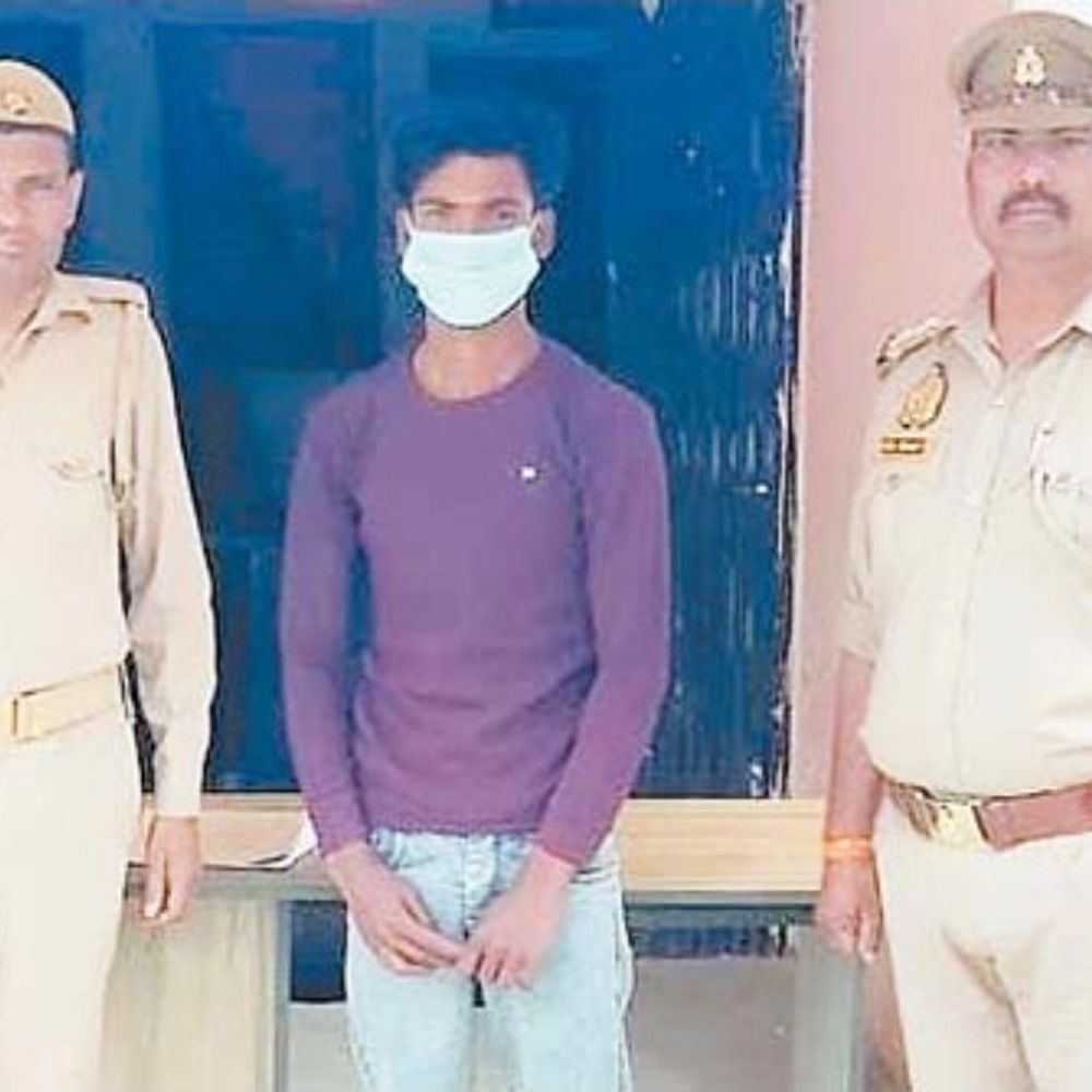 मुख्यमंत्री की फोटो से छेड़छाड़, आरोपी गिरफ्तार:हरदोई में व्हाट्सएप पर जातिगत पोस्ट से तनाव, प्रशासन ने जांच शुरू की