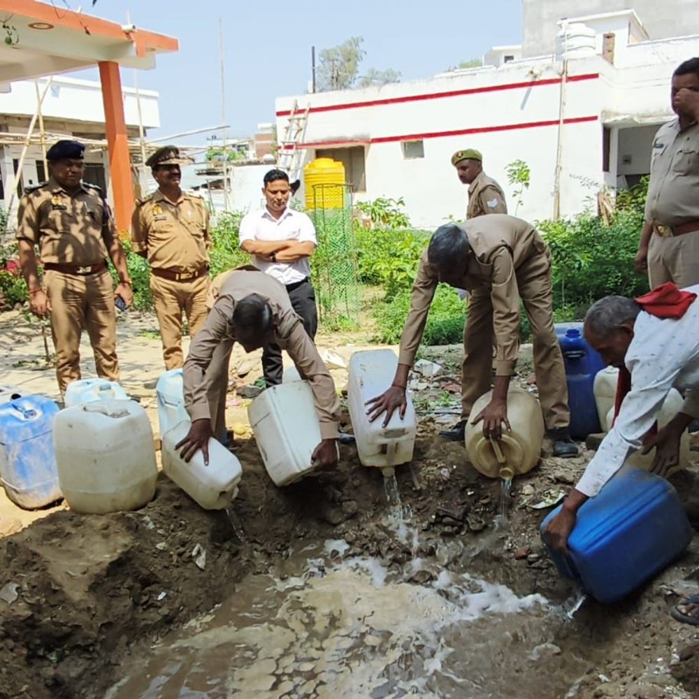 मैनपुरी में 639 लीटर शराब नष्ट:31 मामलों की शराब जमींदोज, 1.91 लाख से ज्यादा की कीमत