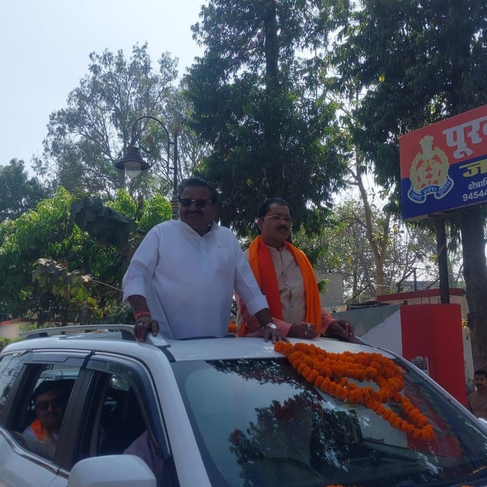 भाजपा जिलाध्यक्ष गोकुल मौर्य का पीलीभीत में भव्य स्वागत:सेहरामऊ से मुख्यालय तक कार्यकर्ताओं ने स्टॉल लगाकर माला पहनाई