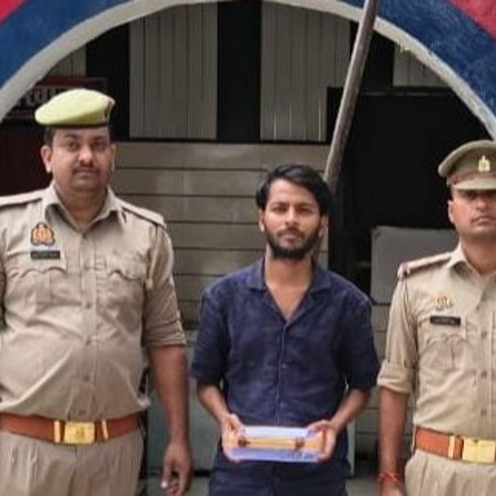 आजमगढ़ में 25000 का इनामी शूटर गिरफ्तार:9 जनवरी की रात में पुरानी रंजिश को लेकर की थी फायरिंग, तलाश में जुटी थी पुलिस