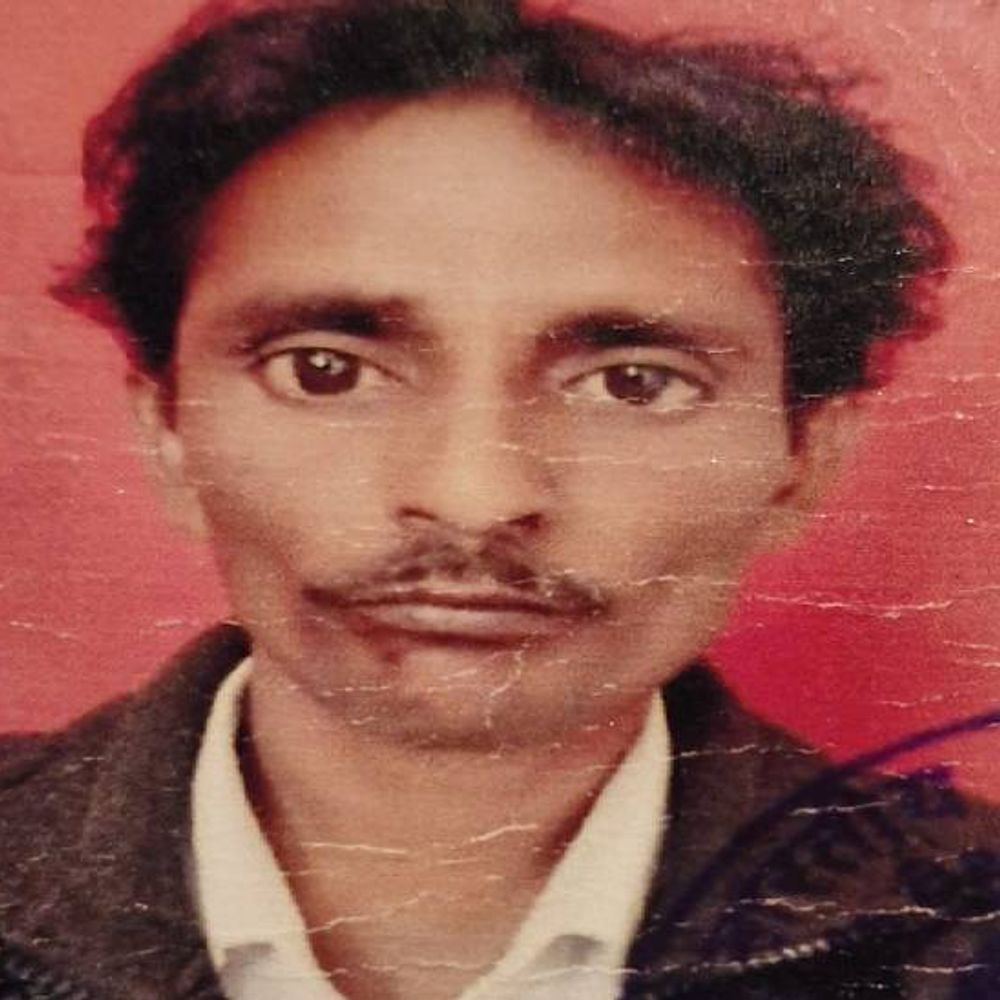 घर से 100 मीटर दूर युवक की लाश मिली:झांसी में परिजन बोले- शरीर पर कई जगह चोट, अनहोनी की आशंका जताई