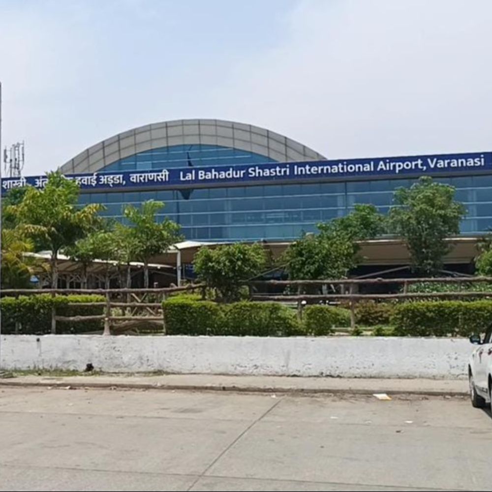 वाराणसी एयरपोर्ट पर बारहसिंगा-सींग समेत विदेशी तस्कर गिरफ्तार:बनारस से लगेज में छिपाकर सींग लेकर जा रहा था बैंकॉक, CISF ने स्कैनर में पकड़ा