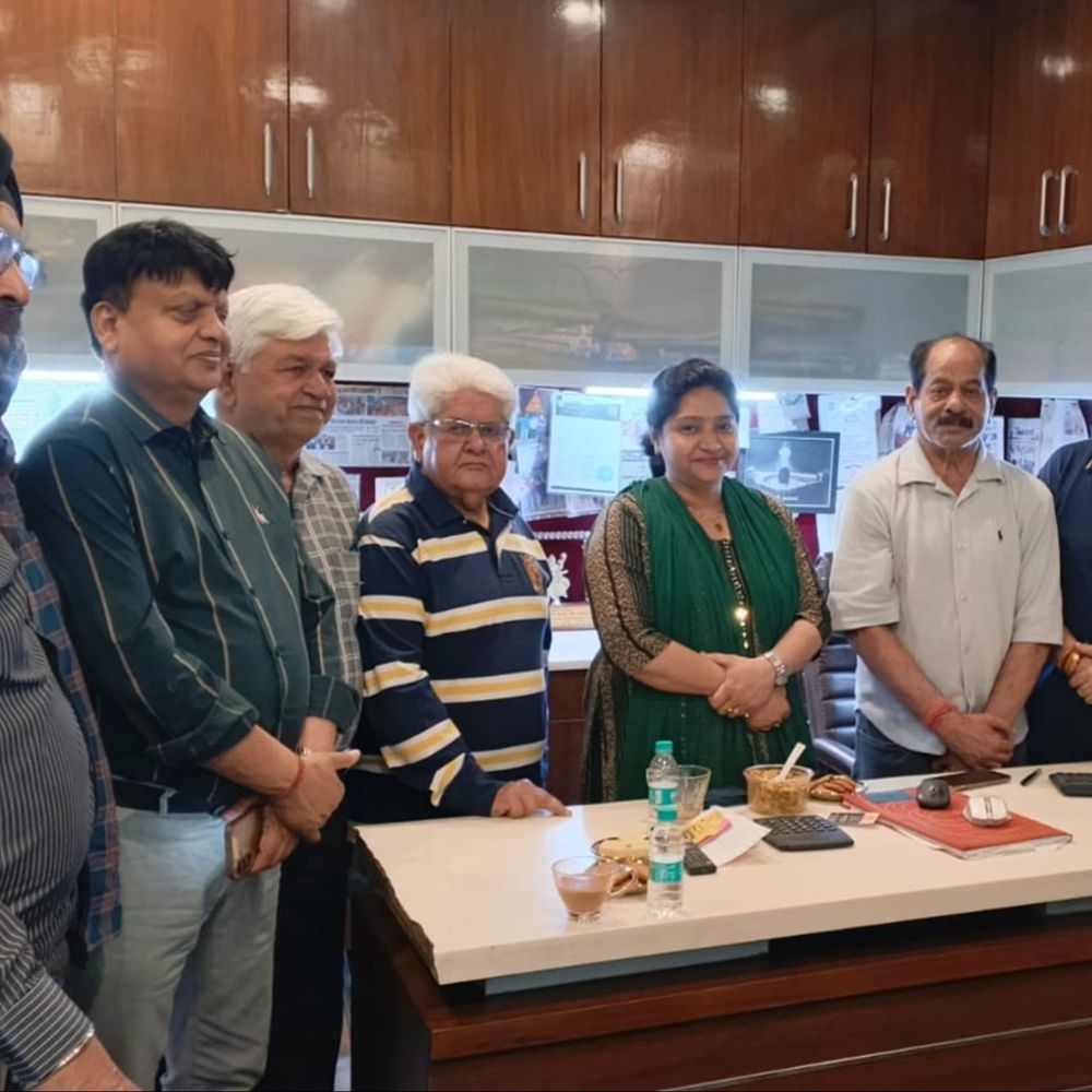 मेरठ के टीपी नगर में ट्रांसपोर्टर्स की बैठक:व्यवसाय से जुड़ी समस्या और जर्जर सड़कों की हालत के मुद्दे को उठाया