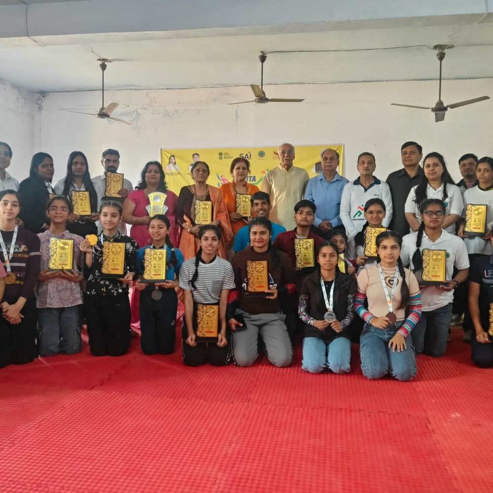 मेरठ की बेटियों का ASMlTA योगासन में शानदार प्रदर्शन:कोच और परिजन बोले- अनुशासन और समर्पण के साथ तैयारी का मिला परिणाम