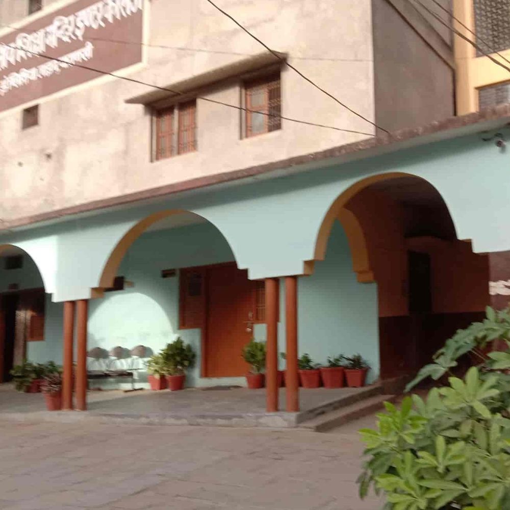 लापरवाही: मूल्यांकन केंद्रों पर नहीं पहुंचे 2430 परीक्षक:वाराणसी में भारतीय शिक्षा मंदिर इंटर कॉलेज में नहीं जांची गई एक भी कापियां