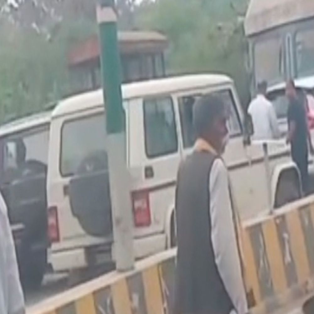 मत्स्य निरीक्षक 10 हजार रुपए रिश्वत लेते गिरफ्तार:शाहजहांपुर में एंटी करप्शन टीम ने की कार्रवाई, टेंडर के लिए मांगी थी घूस