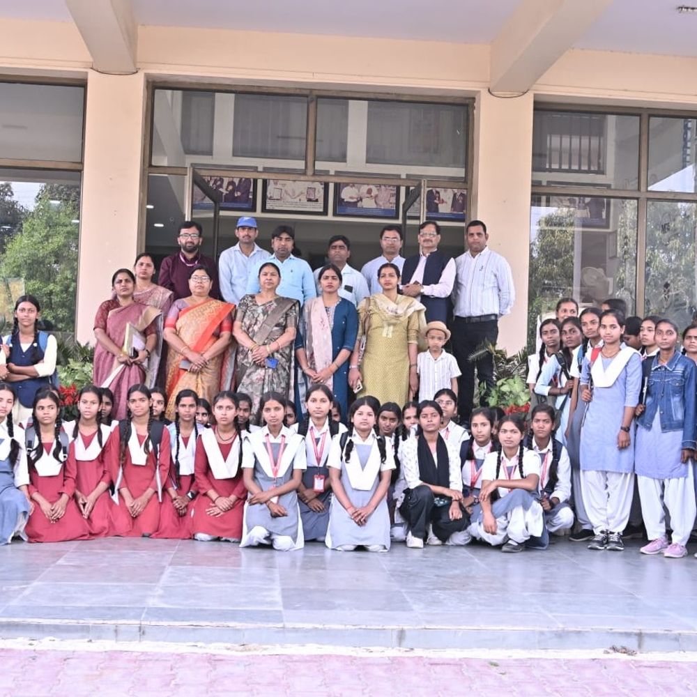 संतकबीर नगर में छात्रों ने रोबोटिक्स, AI तकनीकें सीखीं:वैज्ञानिक शोध प्रयोगशालाओं का भ्रमण किया