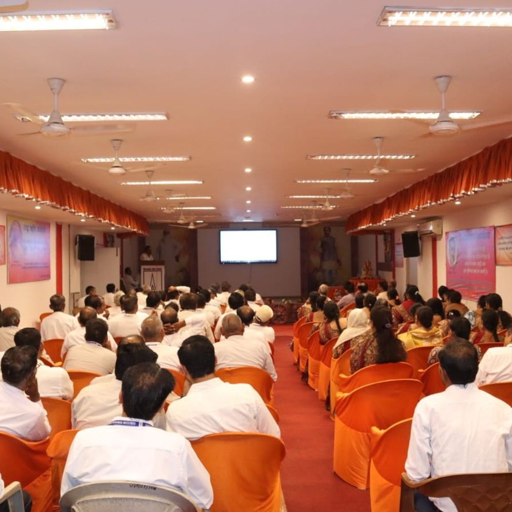 दीनदयाल शोध संस्थान की वार्षिक कार्य-योजना बैठक संपन्न:नवाचार, अनुशासन और गुणवत्तापूर्ण शिक्षण पर जोर