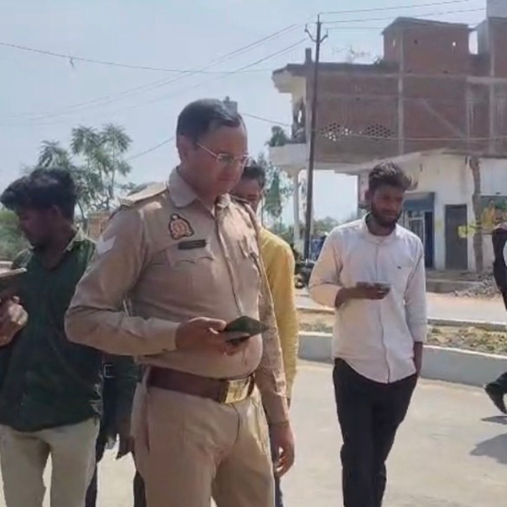 कौशांबी में ट्रैक्टर के नीचे आने से मजदूर की मौत:खराब ट्रैक्टर ठीक करते समय अचानक स्टार्ट होने से हादसा