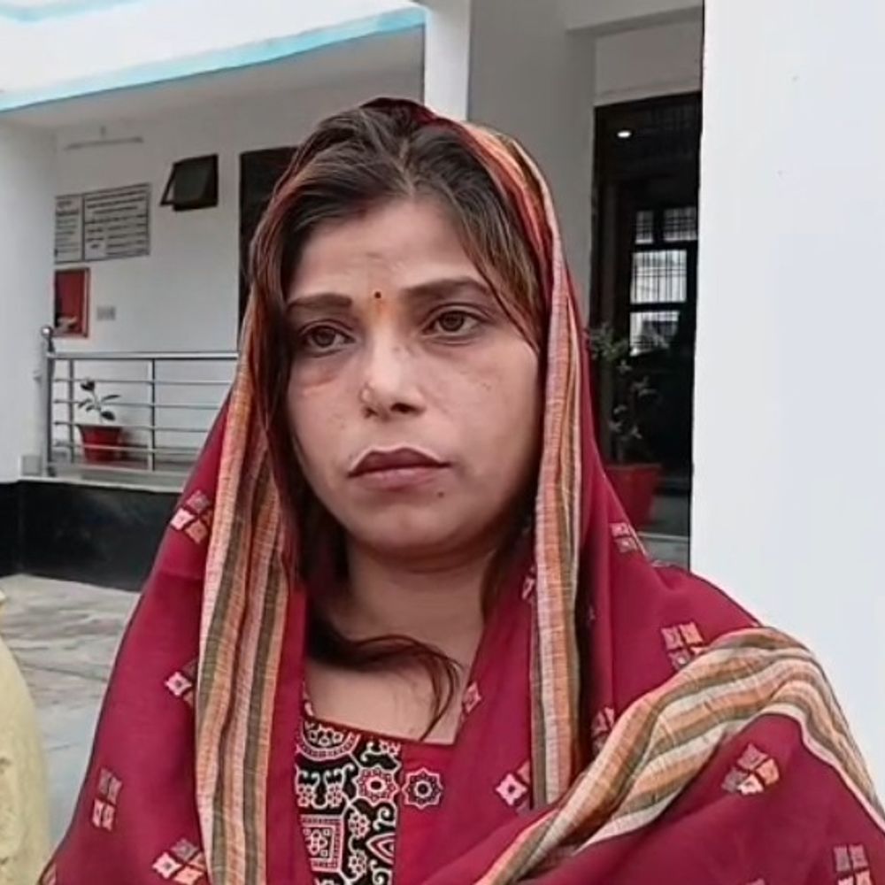 महिला प्रधान ने पति पर केस वापस लिया:हाथरस में शिकायत से पलटी, देह व्यापार के आरोपों के बाद कार्रवाई रोकने का अनुरोध