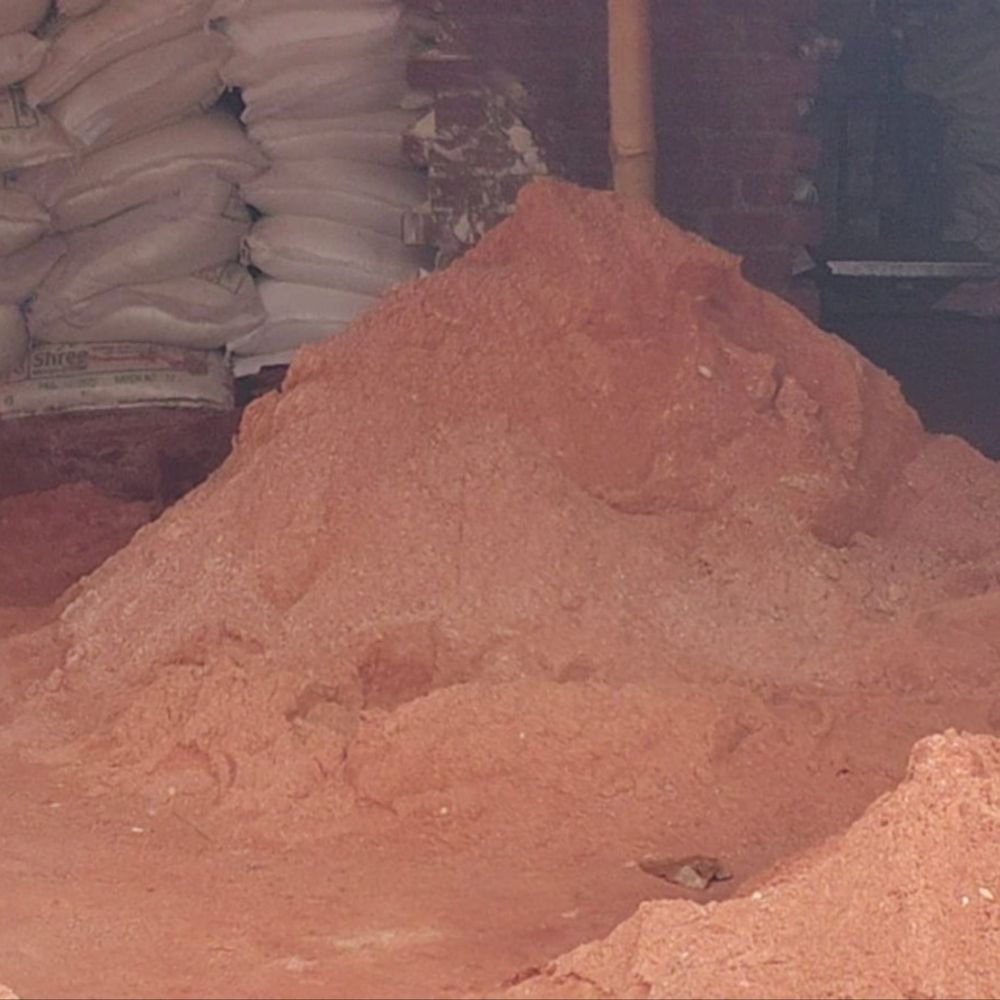 बरेली में नकली खाद फैक्ट्री का भंडाफोड़:3 ट्रक माल और केमिकल बरामद, फैक्ट्री को किया सील, नकली खाद के काले कारोबार पर बड़ी कार्रवाई