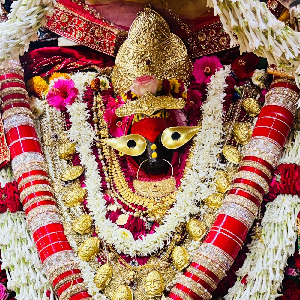 विंध्याचल धाम में स्कंदमाता की पूजा:मां विंध्यवासिनी दरबार में उमड़ी भक्तों की भीड़, सुबह लगीं लंबी कतारें