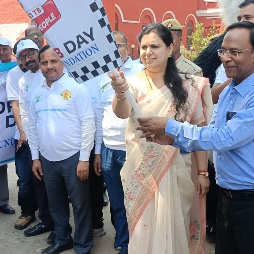 DM बोलीं- टीबी उन्मूलन में जनभागीदारी जरूरी:विश्व टीबी दिवस से पहले देवरिया में जन-जागरूकता रैली