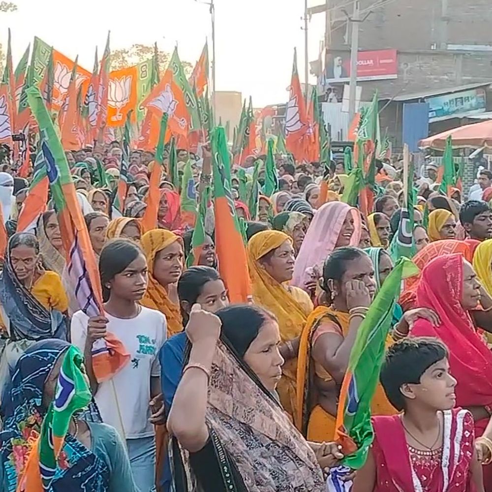 बलिया में पूर्व मंत्री उपेंद्र तिवारी की पदयात्रा संपन्न:कार्यकर्ताओं का सम्मान, भोजपुरी कलाकारों ने दी प्रस्तुति