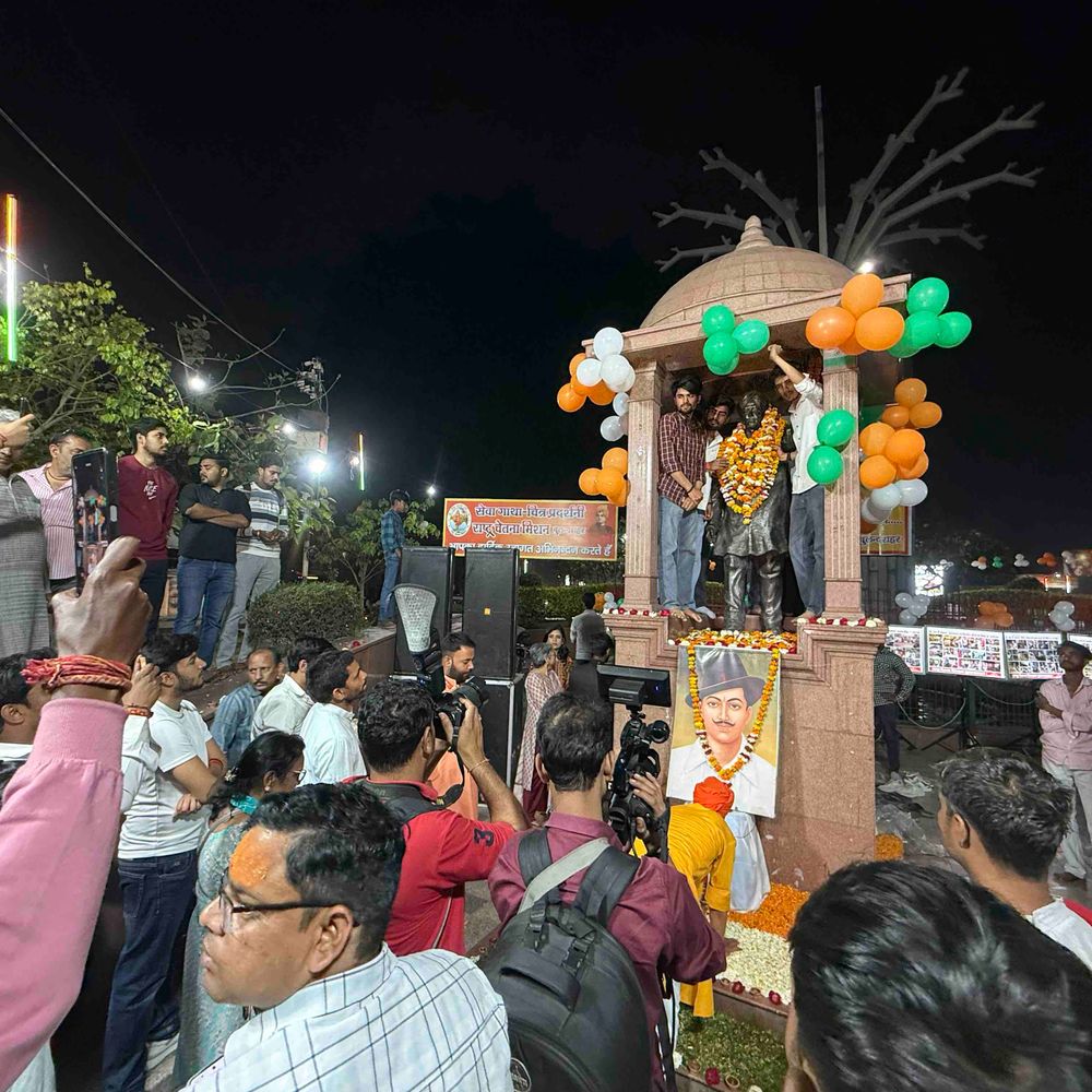 बुलंदशहर में राष्ट्र चेतना मिशन ने मनाया शहीद दिवस:वीर सपूतों को श्रद्धांजलि, काला आम चौराहे पर कार्यक्रम आयोजित