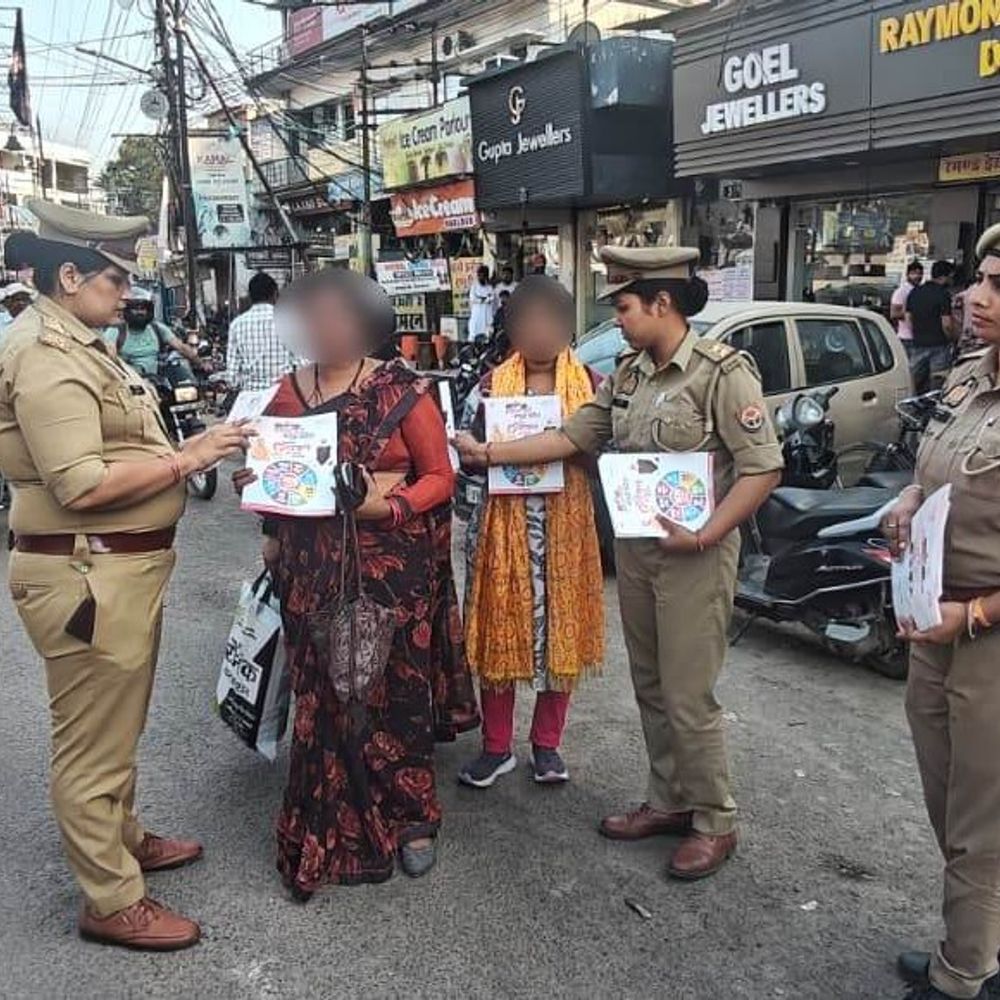 मिशन शक्ति फेज 5: महिला बाइक रैली का आयोजन:रायबरेली में ASP संजीव सिन्हा ने पुलिस लाइन से दिखाई हरी झंडी