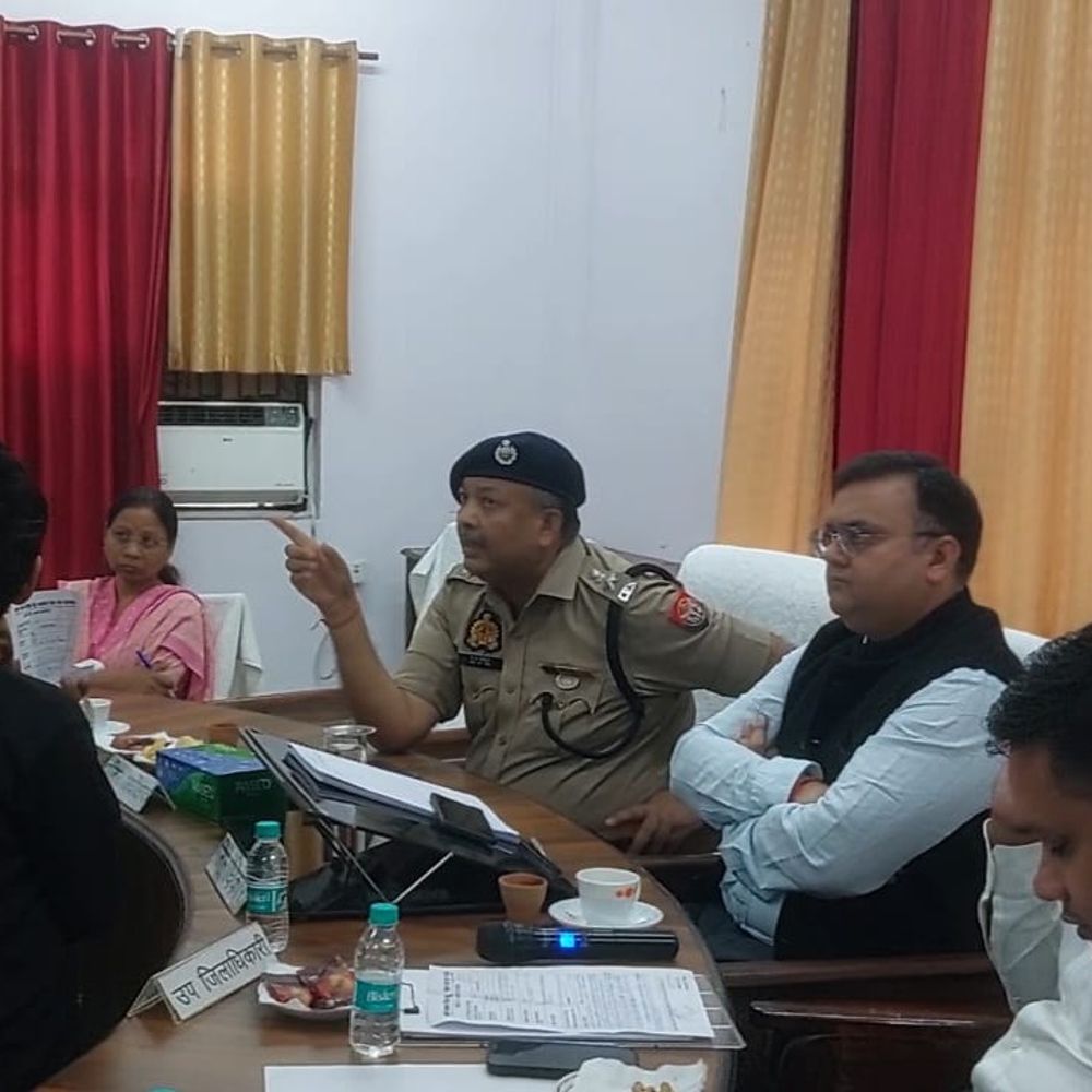 बहराइच में सम्पूर्ण समाधान दिवस का हुआ आयोजन:102 प्रार्थना पत्रों में 13 का मौके पर निस्तारण, जल्दी निपटारे के दिए निर्देश