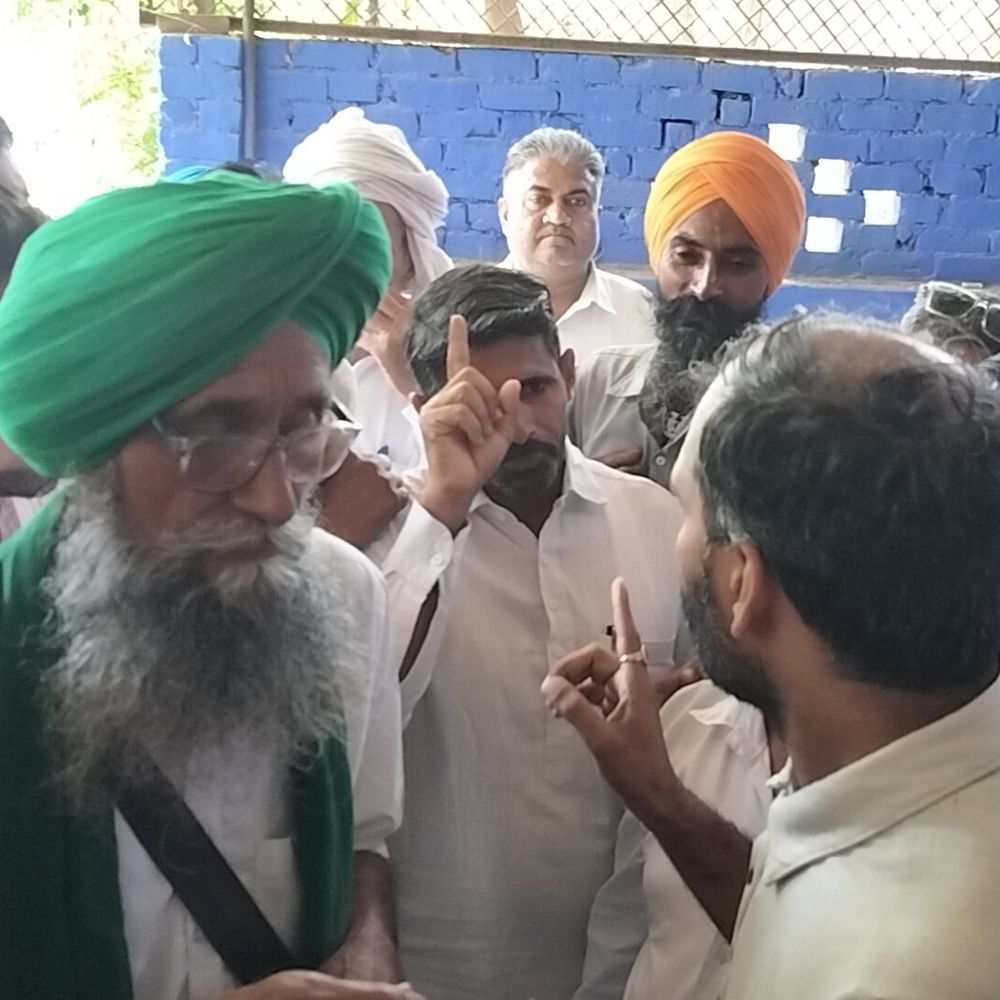 फतेहाबाद में गैस सिलेंडर डिलीवरी में देरी:  लाइन में लगे लोगों का हंगामा; एजेंसी संचालक पर कार्रवाई की मांग – Tohana News