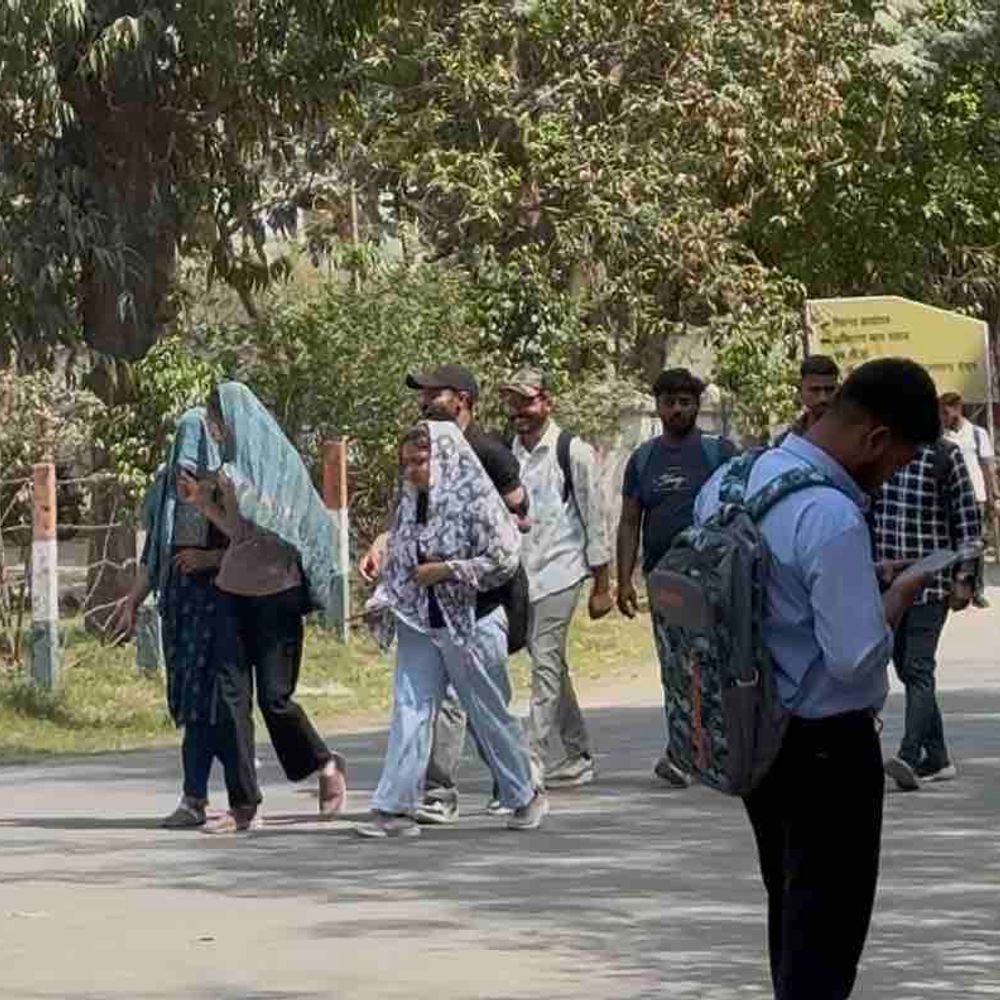 गोरखपुर में मौसम बदला, धूप निकली:बढ़ रहा गर्मी का असर, मार्च के आखिरी तक 33 डिग्री तक पहुंचेगा तापमान