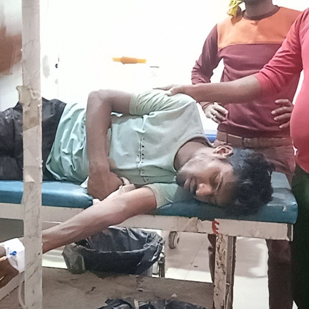 पिता की डांट से आहत बेटे ने खाया जहर:मऊ जिला अस्पताल में इलाज जारी, काम न करने पर लगाई थी फटकार