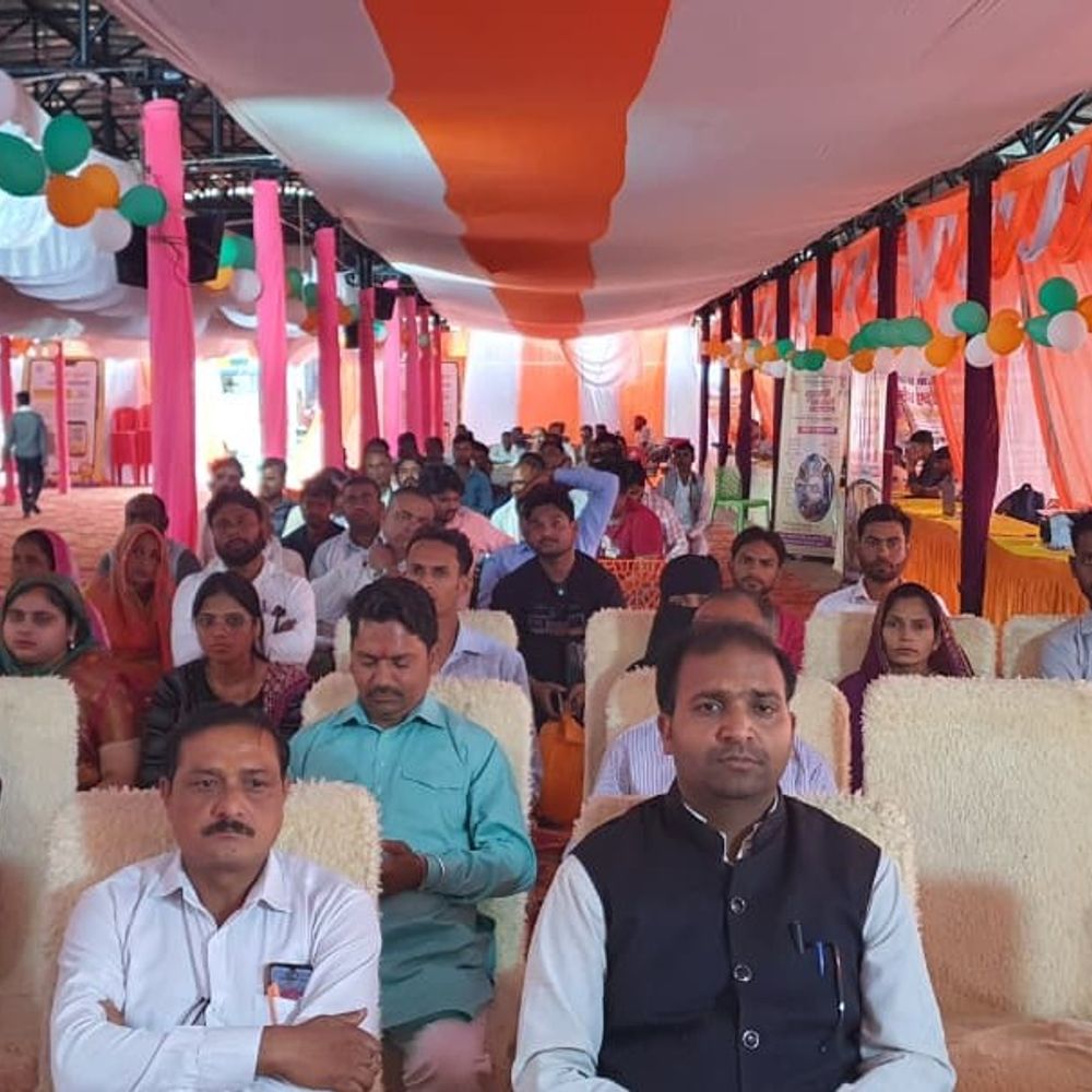 श्रावस्ती मेले में 9 पंचायत सहायक और 5 किसान सम्मानित:मेले का छठा दिन, किसानों और पंचायत सहायकों को मिला सम्मान, दिव्यांग को सहायता