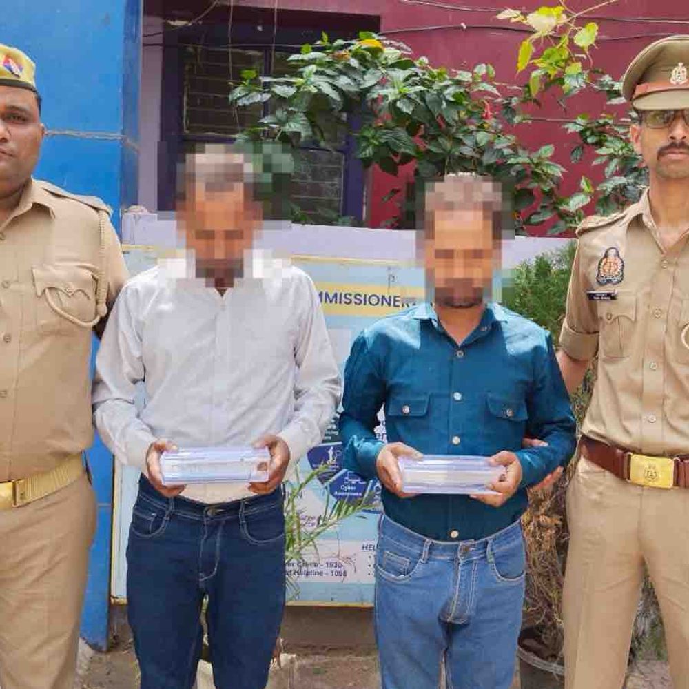 गाजियाबाद में सट्टा खिलाने वाले दो गिरफ्तार:मैदान में चल रहा था खेल, पर्चियां और नकदी बरामद