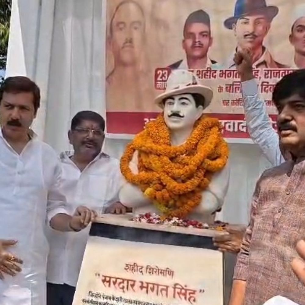 जौनपुर में भगत सिंह को श्रद्धांजलि:पूर्व सांसद धनंजय सिंह ने युवाओं से नशामुक्ति और राष्ट्र निर्माण का आह्वान किया