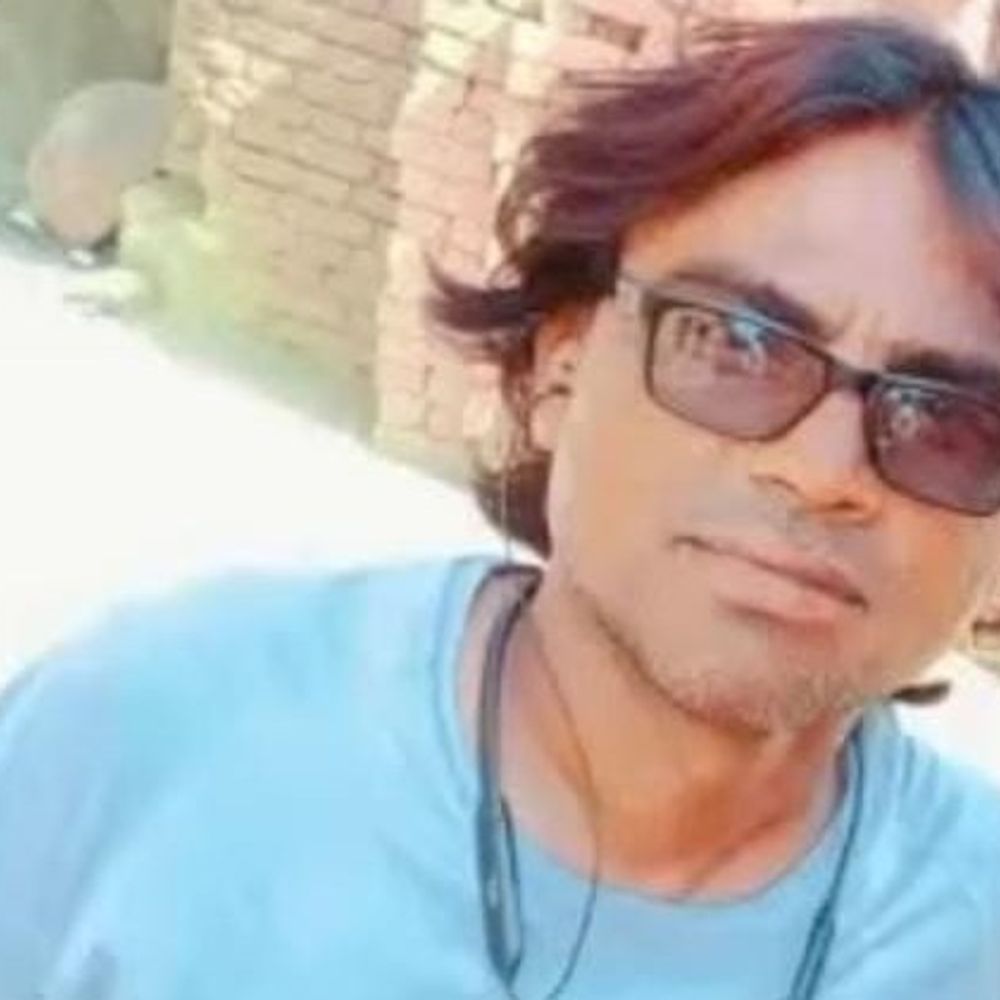 संभल में संविदा लाइनमैन की सड़क हादसे में मौत:दांत दर्द की दवाई लेकर लौटते समय अज्ञात वाहन ने मारी टक्कर