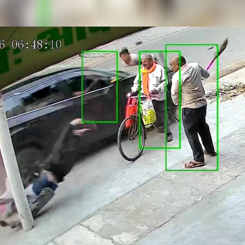 दो मौतों के बाद पुलिस पर लीपापोती के आरोप:इटावा में मौके से पकड़े गए चालक पर ‘अज्ञात’ में केस, 4 दिन बाद शांतिभंग में कार्रवाई