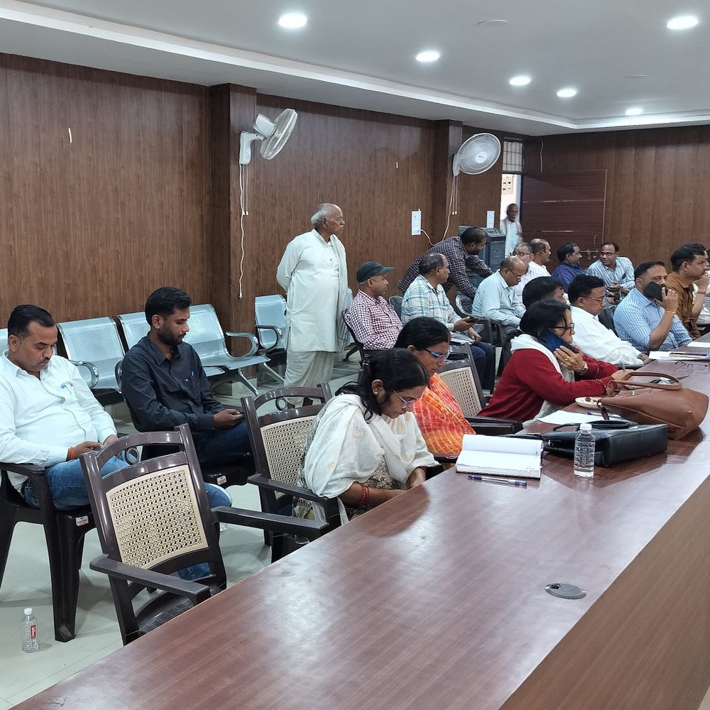 मिल्कीपुर समाधान दिवस में नहीं पहुंचे एडीएम:114 में सिर्फ 6 मामलों का निस्तारण, अधिकारियों पर कार्रवाई के दिए निर्देश