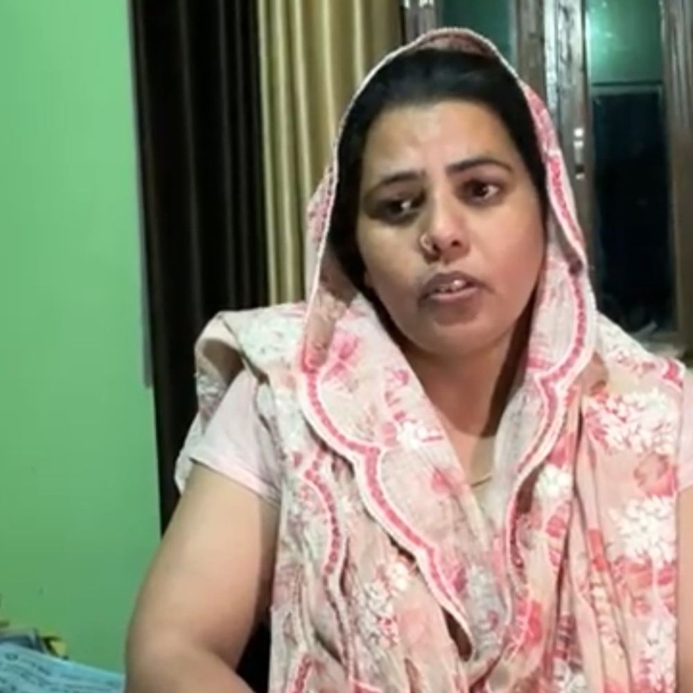 संविदा कर्मी की पत्नी ने सुसाइड की चेतावनी दी:पति ने सरकारी आवास में फांसी लगाई थी, आरोपियों पर अब तक कार्रवाई नहीं