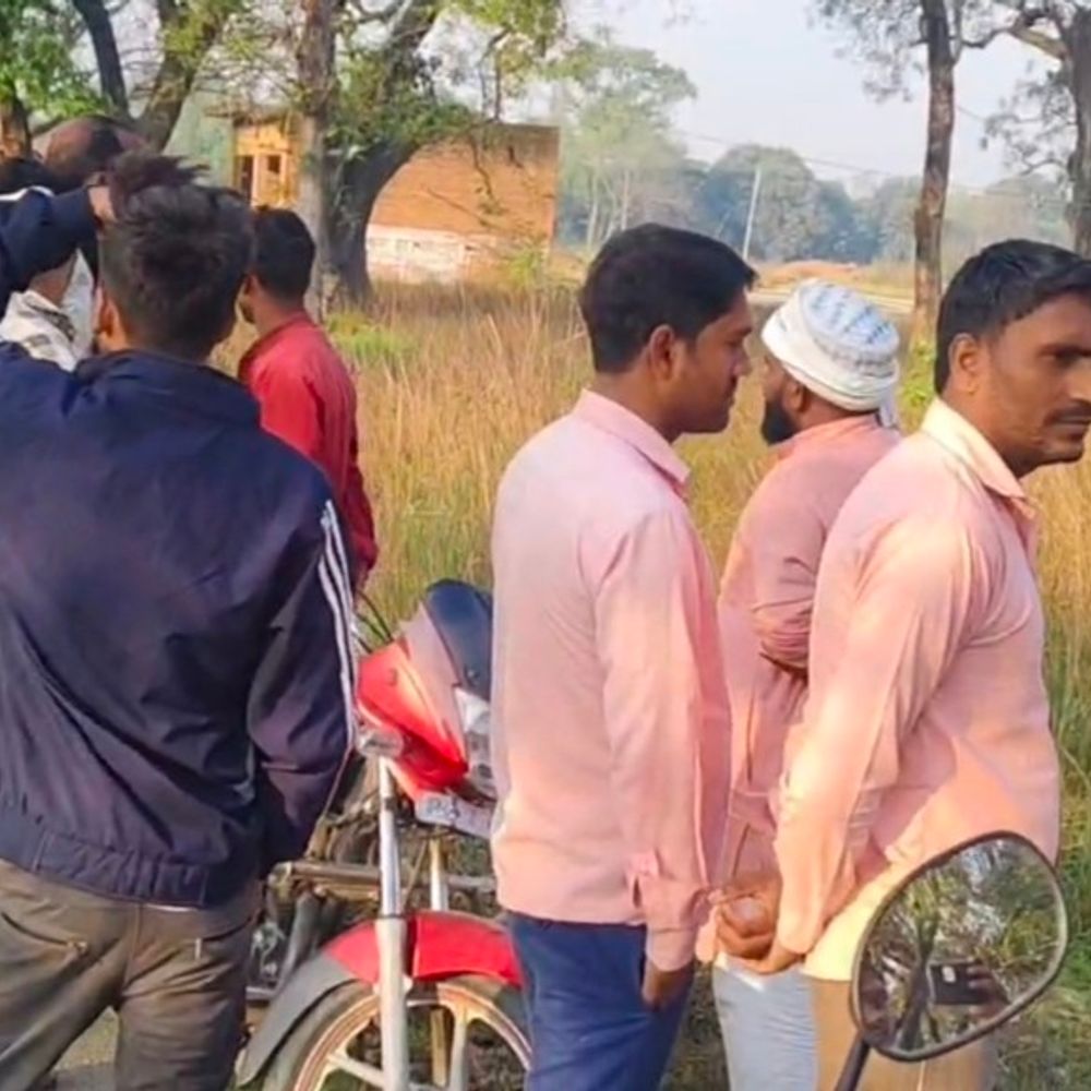 अमेठी में चलती लाइन से ट्रांसफार्मर के तार चोरी:चोरों ने वारदात को दिया अंजाम, कई टुकड़ों में मिला ट्रांसफार्मर