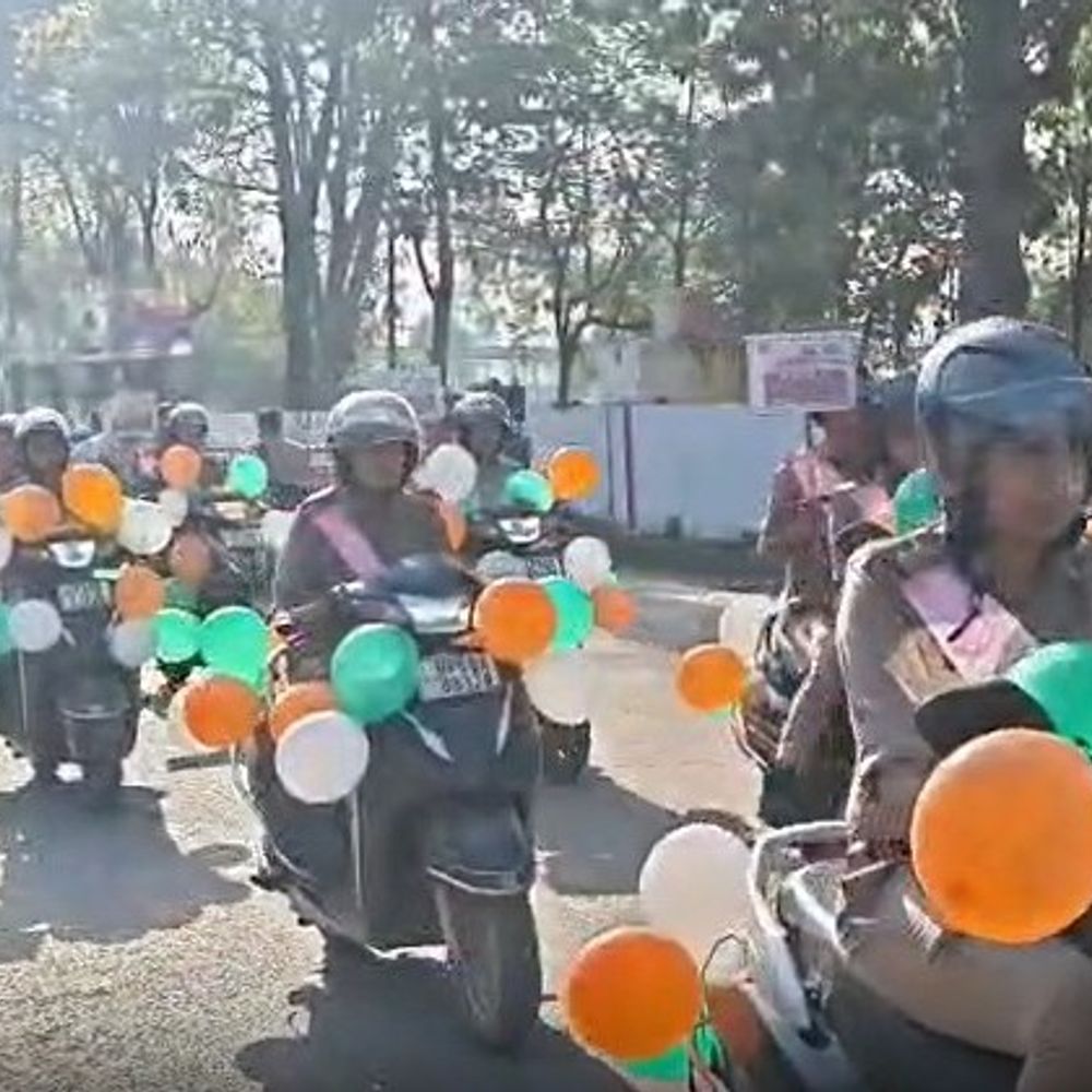 बलिया पुलिस लाइन से निकली बाइक रैली:मिशन शक्ति 5.0 के तहत महिलाओं को किया जागरूक