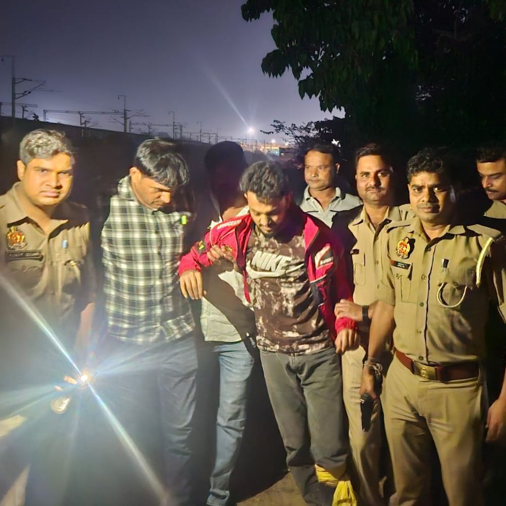 गोंडा में पशु चोरों से मुठभेड़ में 5 गिरफ्तार:एक के पैर में लगी गोली, पिकअप में ले जा रहे थे चोरी के जानवर; 6 वारदातों का खुलासा