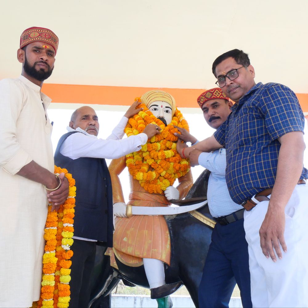 भदोही में शहीद दिवस पर तिरंगा यात्रा:मेरा युवा भारत ने स्वतंत्रता सेनानी झूरी सिंह को श्रद्धांजलि दी