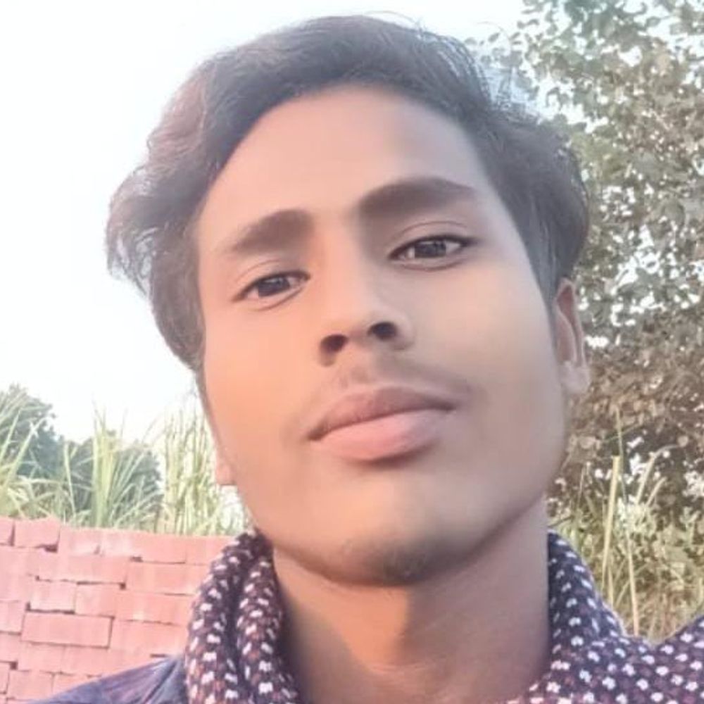 लखीमपुर में बेकाबू होकर बाइक खंभे से टकराई:दो युवकों की मौत, पुलिस ने शव पोस्टमॉर्टम के लिए भेजा