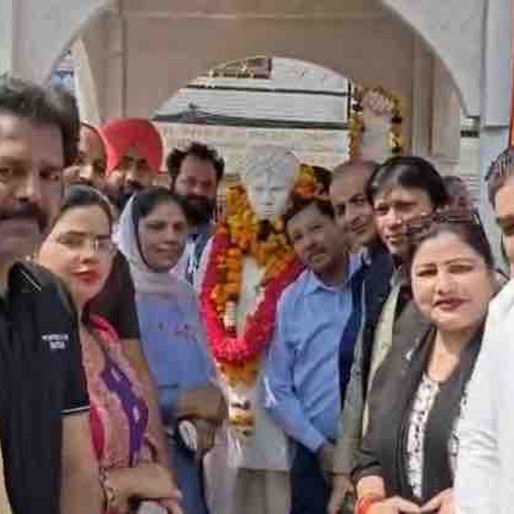 जालंधर कांग्रेस ने शहीदी दिवस पर किया नमन:  भगत सिंह चौक पर प्रतिमा को फूलों के हार पहनाकर किया याद – Jalandhar News