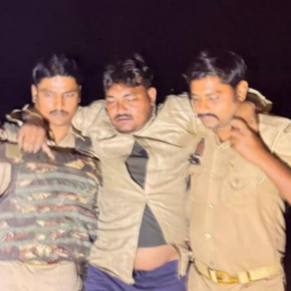 जौनपुर में 25 हजार का इनामी गौ तस्कर गिरफ्तार:मीरगंज-मछलीशहर पुलिस मुठभेड़ में घायल, हथियार-बाइक बरामद