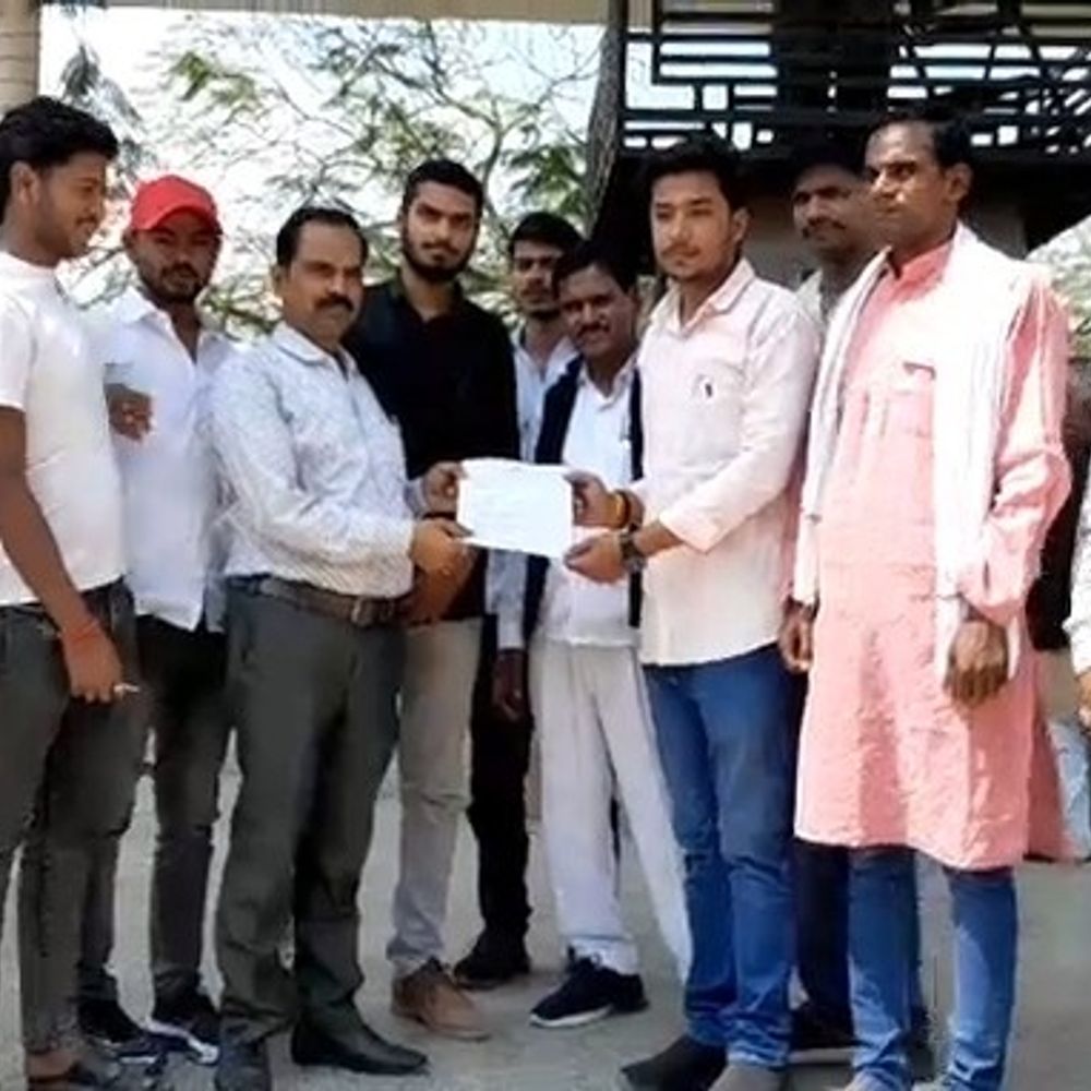 उदय प्रताप कॉलेज छात्र हत्या: NSUI ने किया विरोध प्रदर्शन:गाजीपुर में राज्यपाल को संबोधित ज्ञापन सौंपा, कार्रवाई की मांग