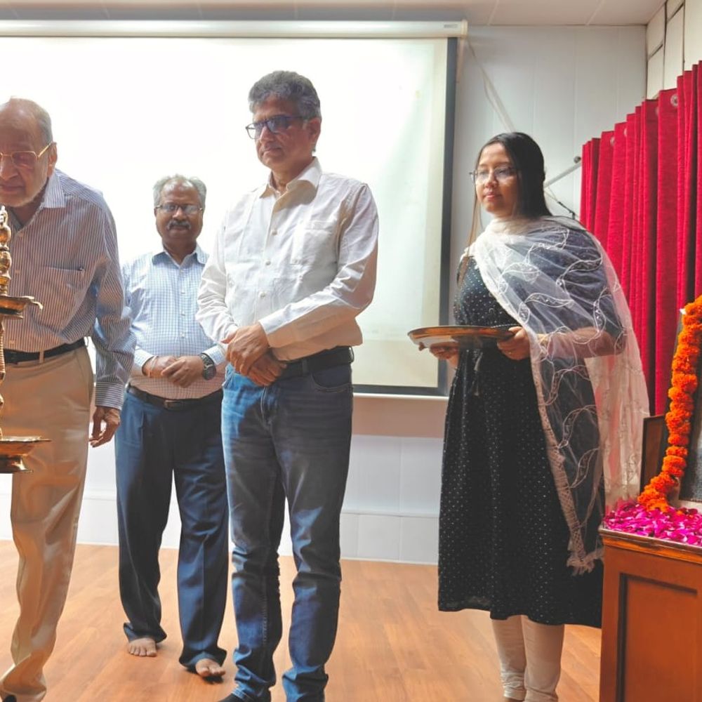 डॉ. देशपांडे ने भारत में तेल अन्वेषण की कहानी बताई:बीरबल साहनी संस्थान में ऊर्जा चुनौतियों पर दिया व्याख्यान