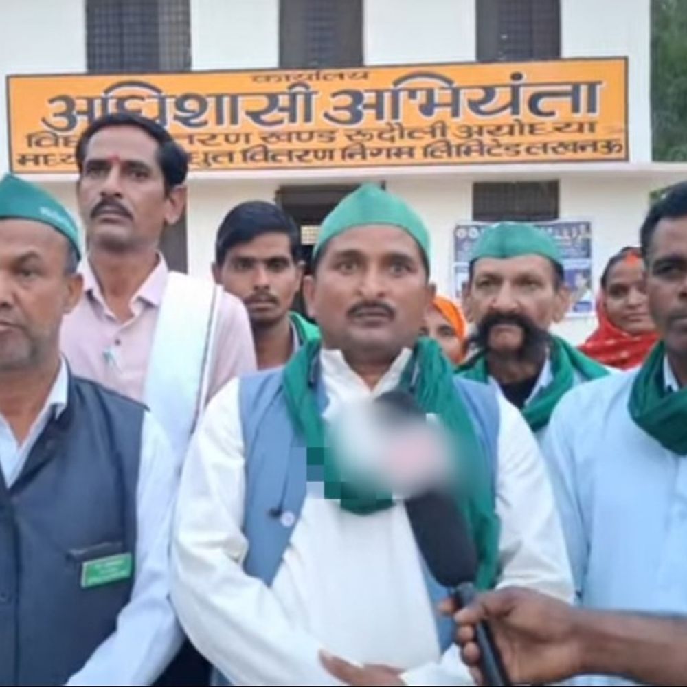 एसडीओ के दुर्व्यवहार से नाराज किसानों का धरना प्रदर्शन:अयोध्या में अधिकारियों के आश्वासन पर समाप्त, एक सप्ताह में समाधान का वादा