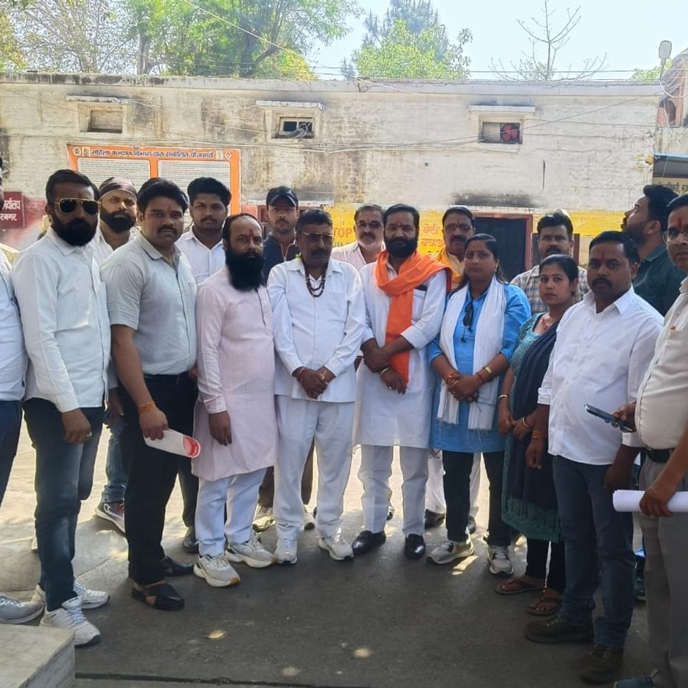 सम्राट अशोक जयंती पर सार्वजनिक अवकाश की मांग:संयुक्त हिंदू महासंघ और शिव सेना ने पीएम को संबोधित ज्ञापन सौंपा