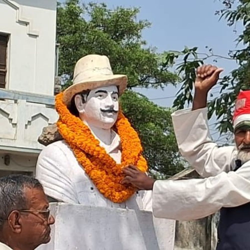 भगत सिंह, राजगुरु, सुखदेव का शहादत दिवस मनाया:भदोही में वामपंथी दलों ने अर्पित की श्रद्धांजलि, सरकार की नीतियों पर सवाल उठाए